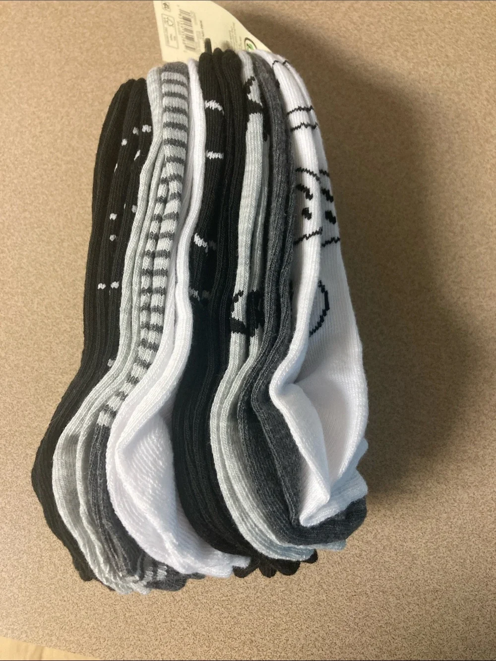 No Boundaries White low cut Socks with Black Smiley Pattern 10 pack